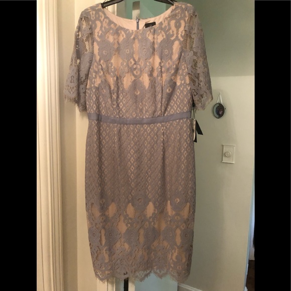 Adrianna Papell Dresses & Skirts - Adrianna Papell Bell Sleeve Lace Dress-size 16